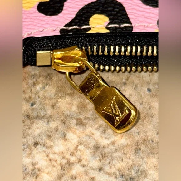 Louis Vuitton WILD AT HEART NEVERFULL WRISTLET POUCH - Picture 8 of 16